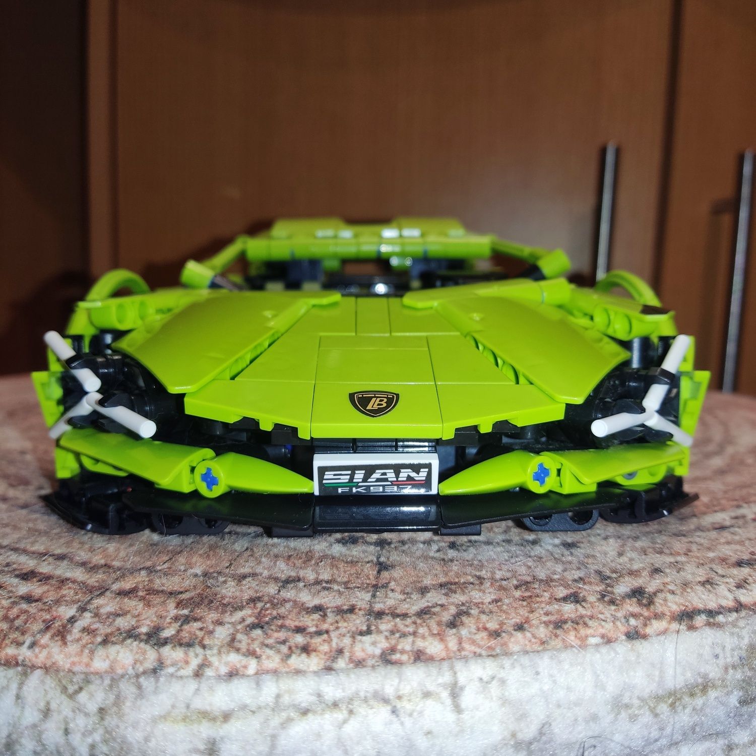 Lamborghini SIAN na bazie chińkich klocków kompatybilnych z LEGO.