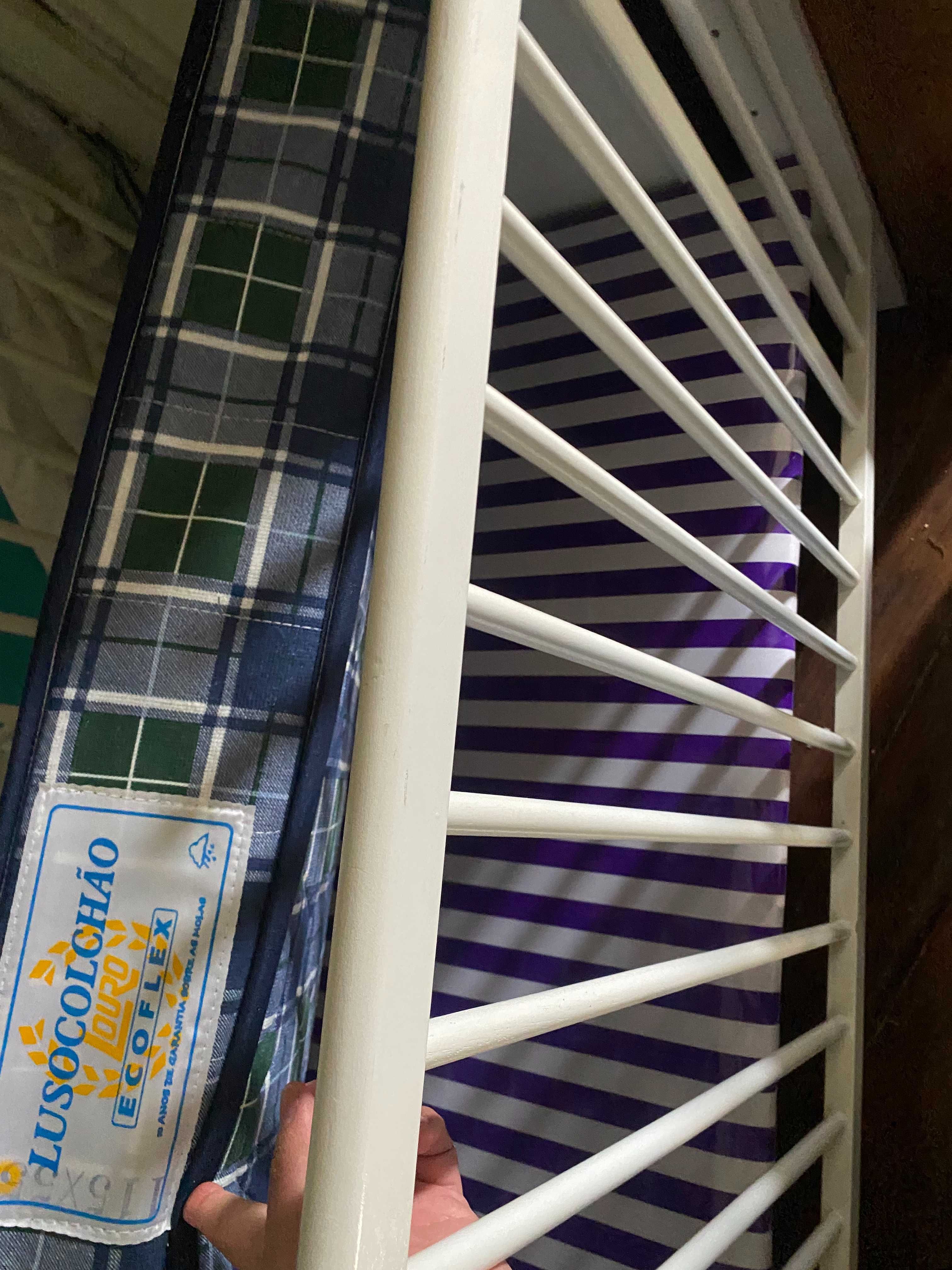 Cama para bébé ajustável