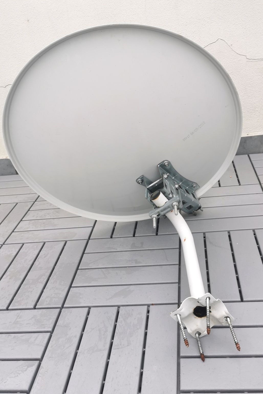 Antena Parabólica com suporte e LNB