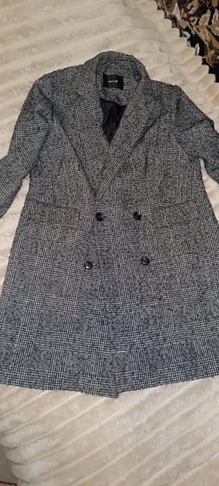 Жіноче пальто сірого кольору