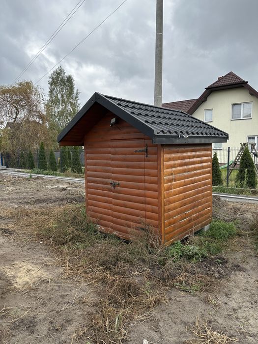Magazyn drewniany na narzędzia
