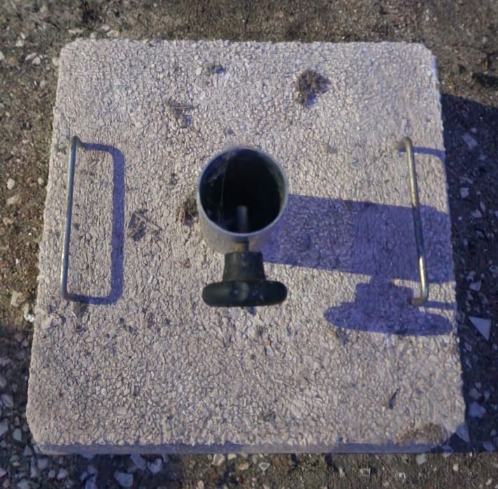 Base para chapéu em cimento granitado branco