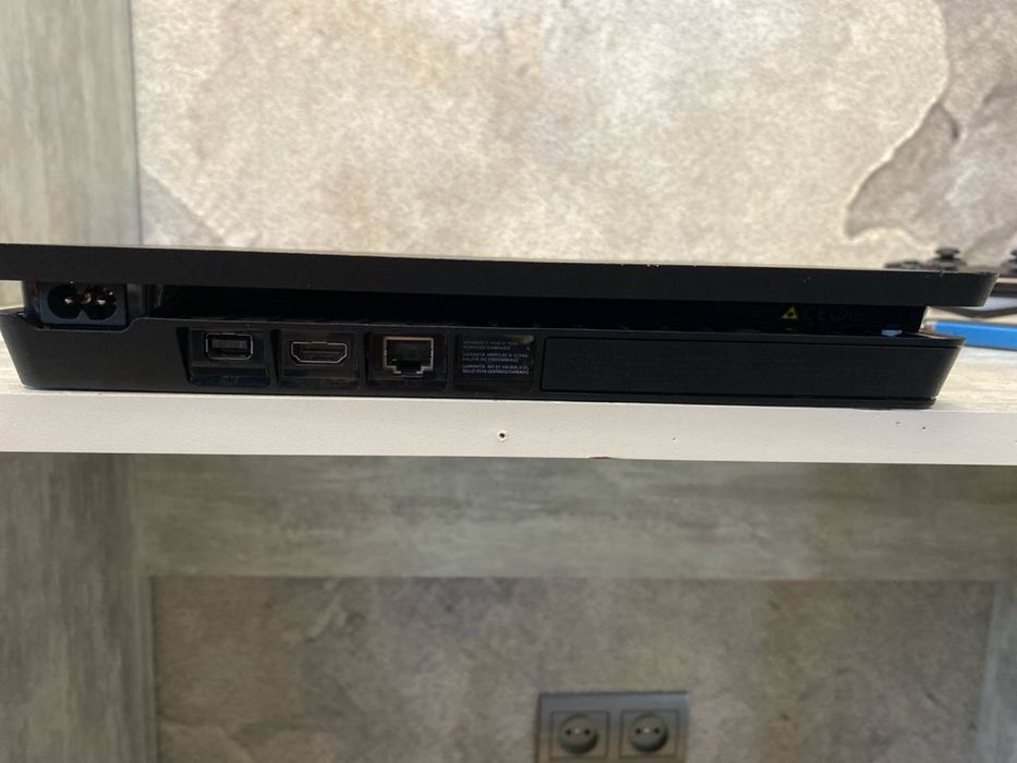 Playstation 4 slim два диска в подарок