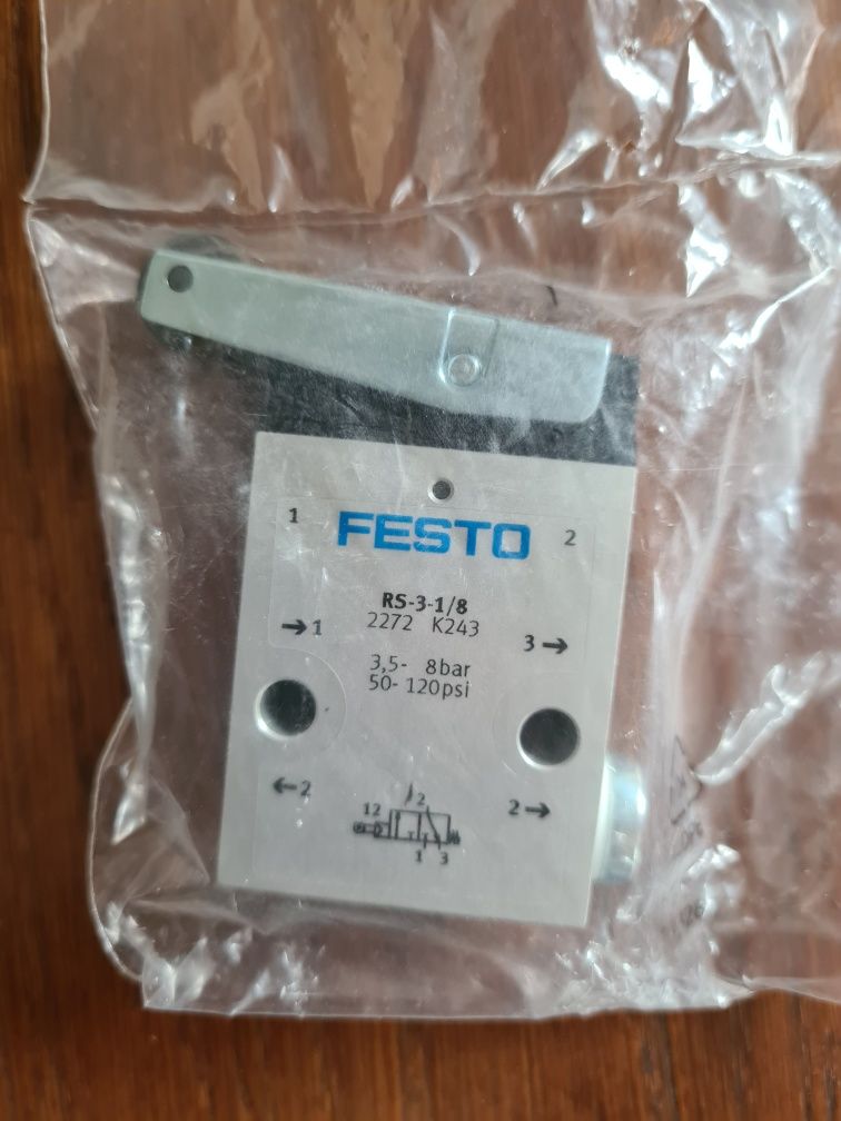 Zawór dźwigniowy z rolką Festo RS-3-1/8 2272