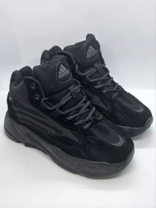 Жіночі кросівки Adidas Yeezy Boost 700 V2 (-21/хутро/waterproof/38-41)