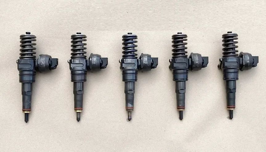 POMPOWTRYSKI WTRYSKIWACZ WTRYSK VW T5 2.5 TDI CARAVELLE MULTIVAN TRANSPORTER TOUAREG 7L 07Z130073N 0414720309