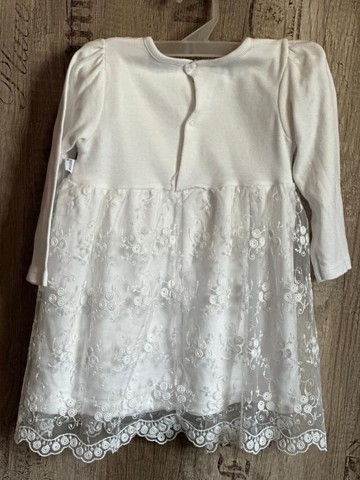 Sukienka biała z klamrą