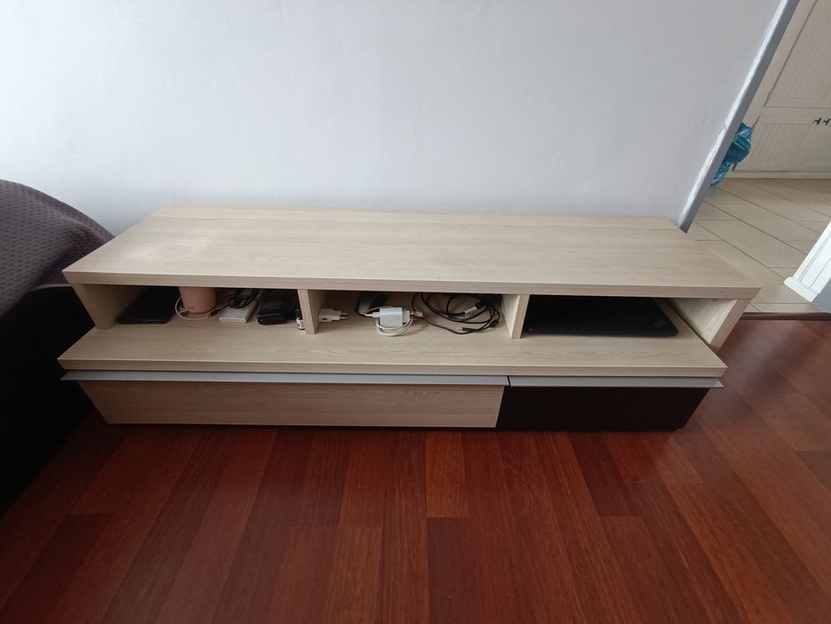 Szafka rtv pod tv.