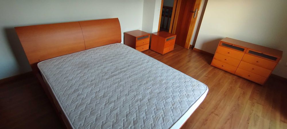 Conjunto de Mobília de Quarto em madeira