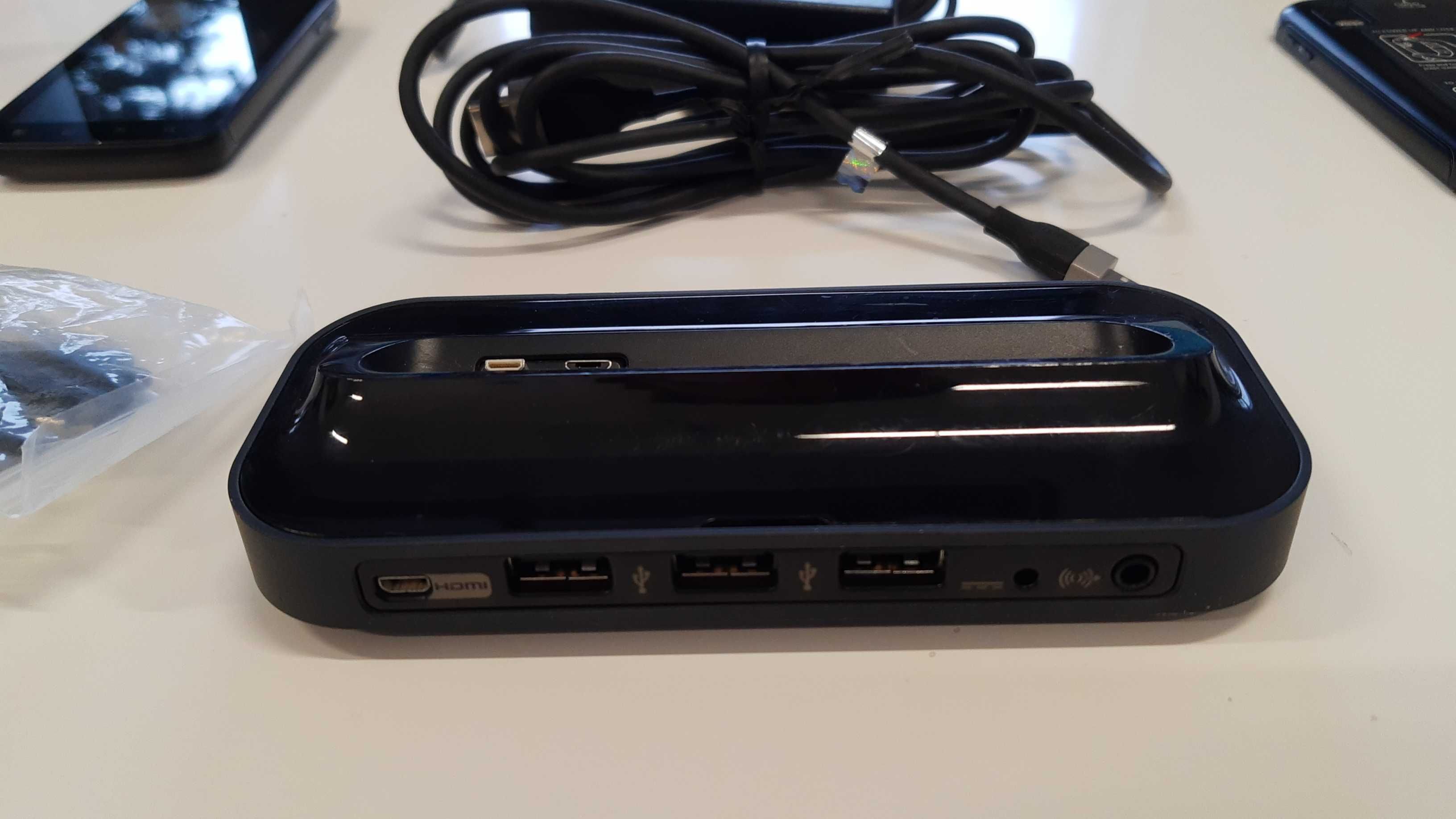 Motorola Atrix (2szt) + Car Dock + Desk Docking Station
