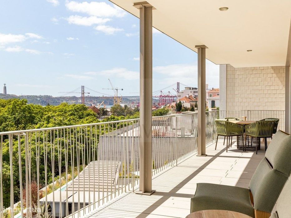 Apartamento T4 com vista rio, na Estrela, em Lisboa