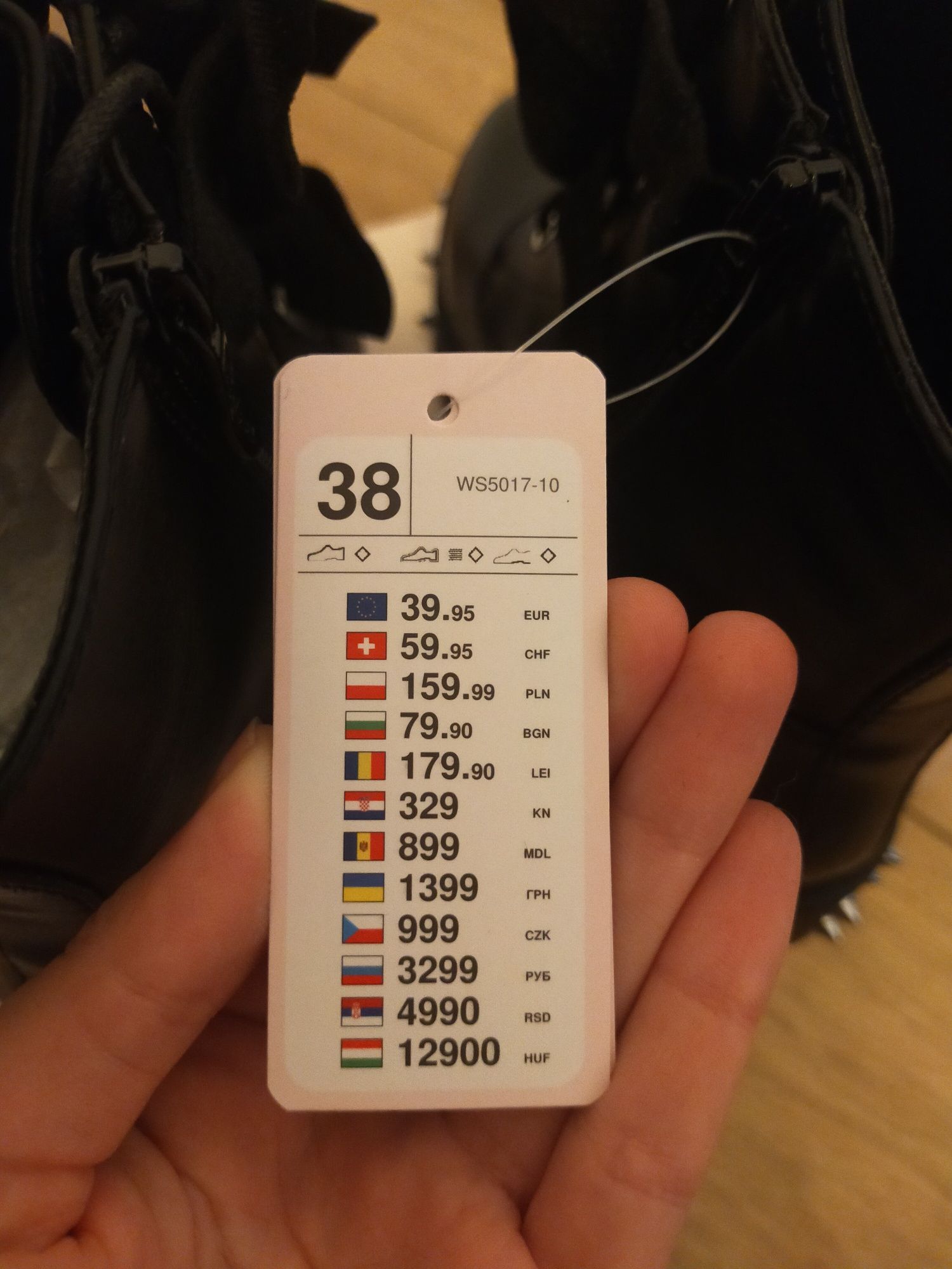 Nowe botki DeeZee rozmiar 38, czarne z ćwiekami