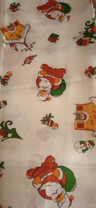 Продам новую новогоднюю скатерть атлас 145х145 см