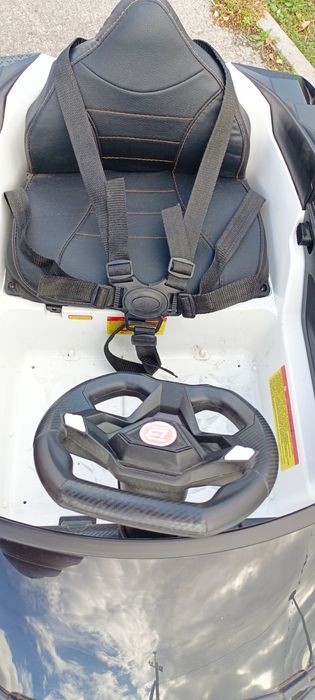 Дитячий акумуляторний автомобіль