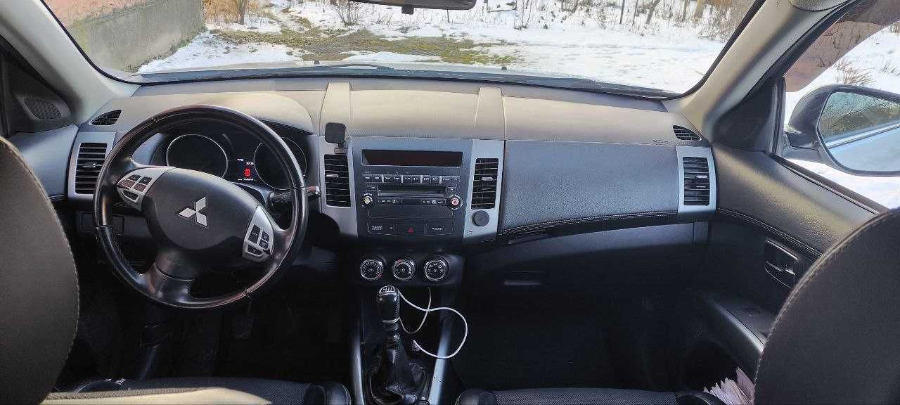 Продам автомобіль Mitsubishi Outlander  XL