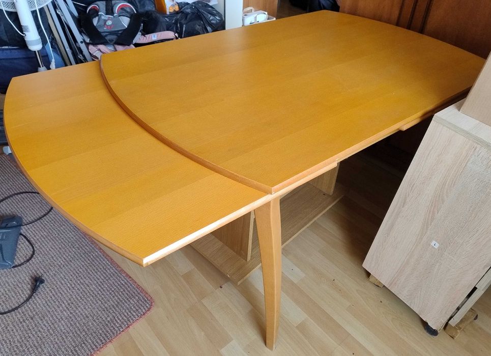 Duży stół drewniany dla 6-8 osób