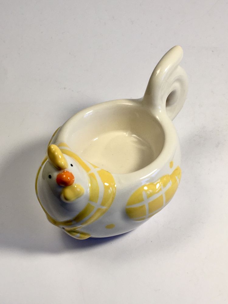 Sympatyczna porcelanowa kurka na kuchenne drobiazgi, świecznik