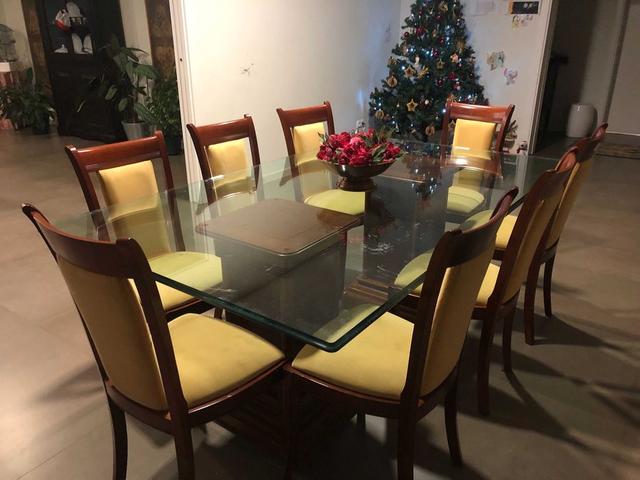 Excelente mesa e cadeiras para cozinha ou sala de jantar