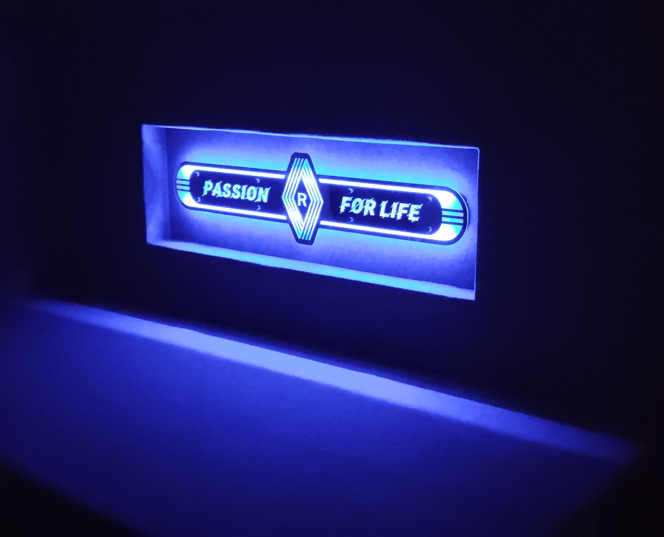 Renault Lustro LED  na tylną ścianę, Passion for Life R01-BLUE