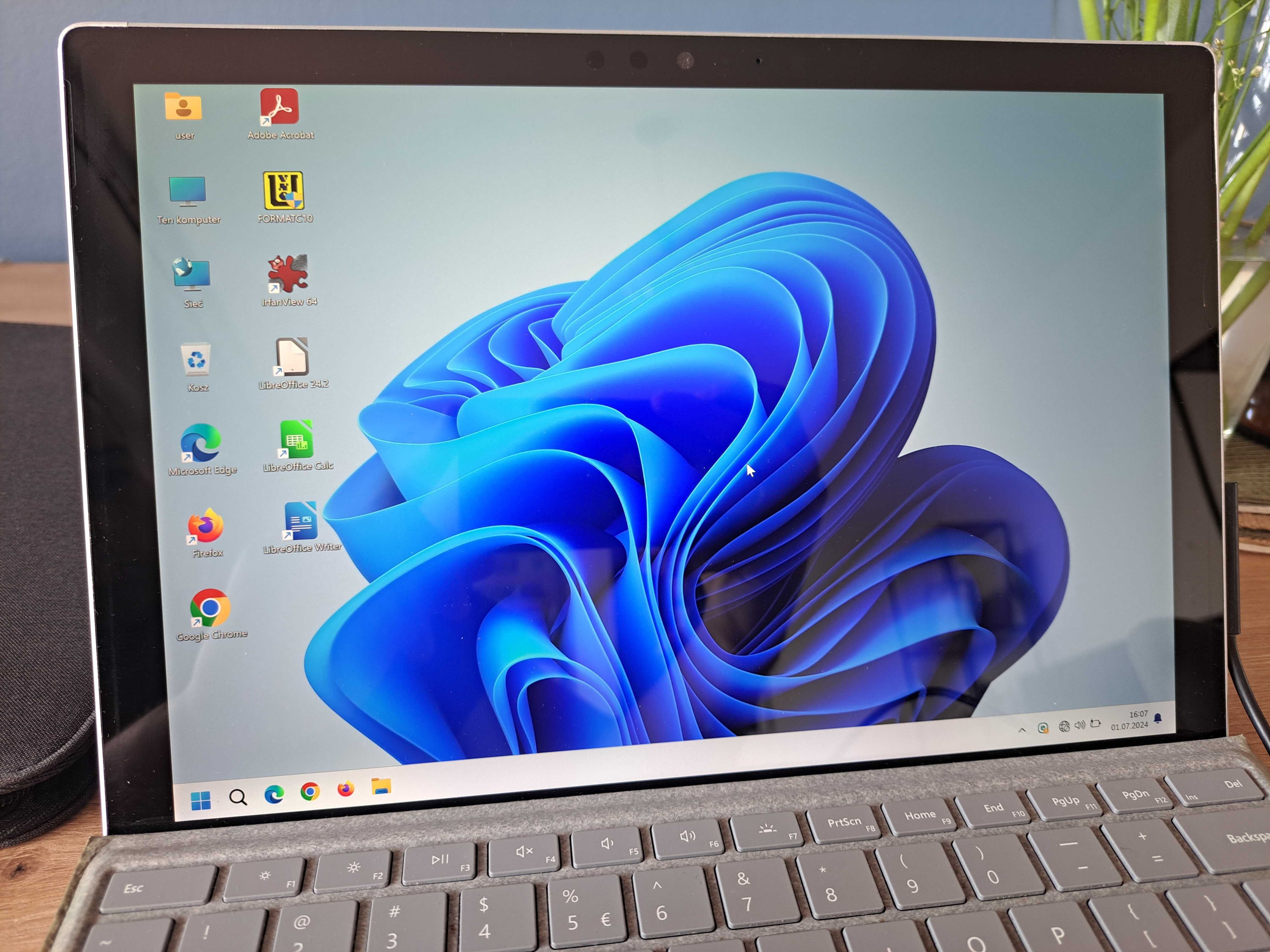 Microsoft Surface Pro (2017) i5/4GB RAM/Win 11 Pro -za JEDYNE 390 zł!