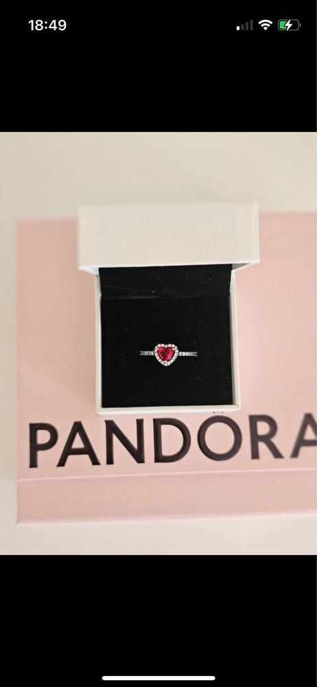 Pierścionek Pandora z czerwonym serduszkiem