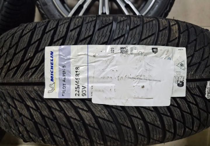 Зимние колёса R18  225/45 5/112