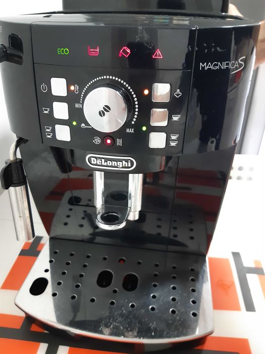 Delonghi Magnifica S [para arranjo ou peças]