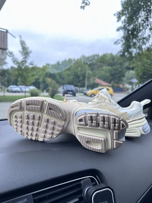 Оригінал! Кросівки Nike V2K RUN  розмір 39 -25см