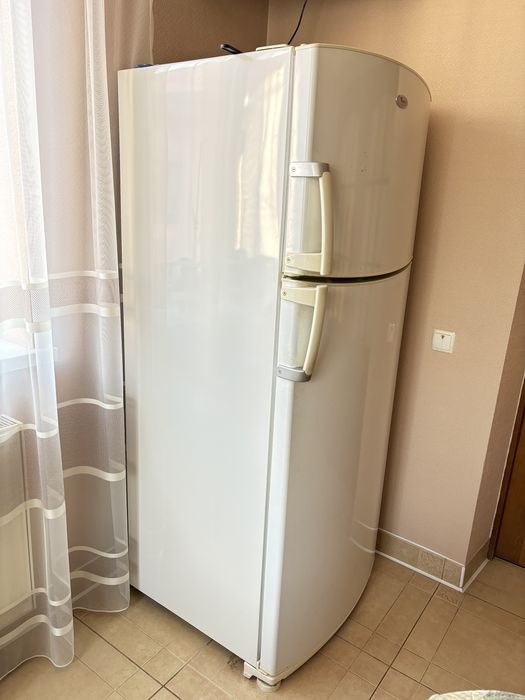 Продається холодильни Whirlpool
