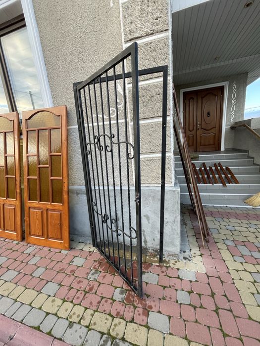 Двері , грати , хвіртка , захист ,вуличний захист , ґрати.