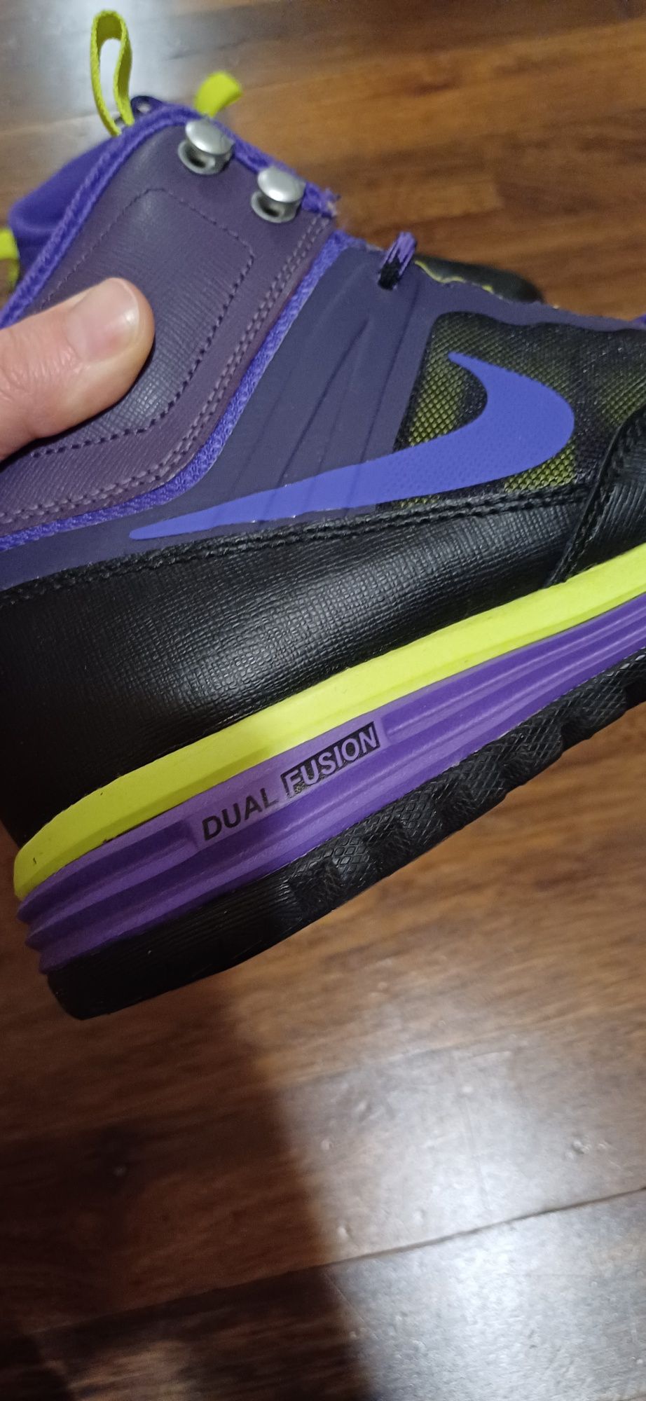 Трекінгові черевики Nike в ідеальному стані, натуральна шкіра