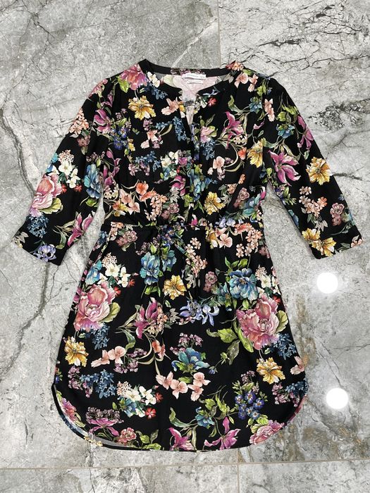 Sukienka czarna w kwiaty Reserved M