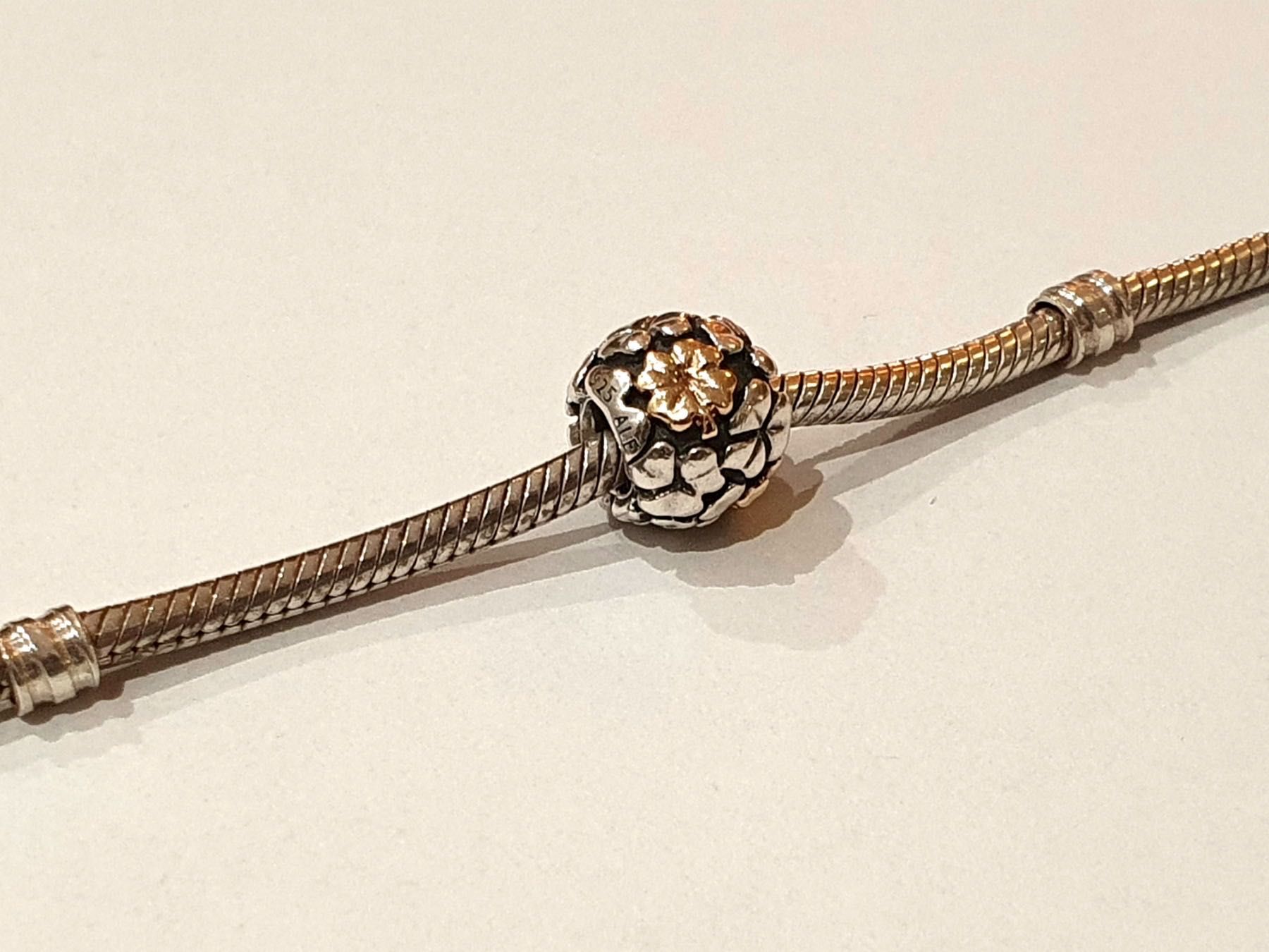 Pandora złoto 14K szczęśliwa czterolistna koniczynka oryginalny charms