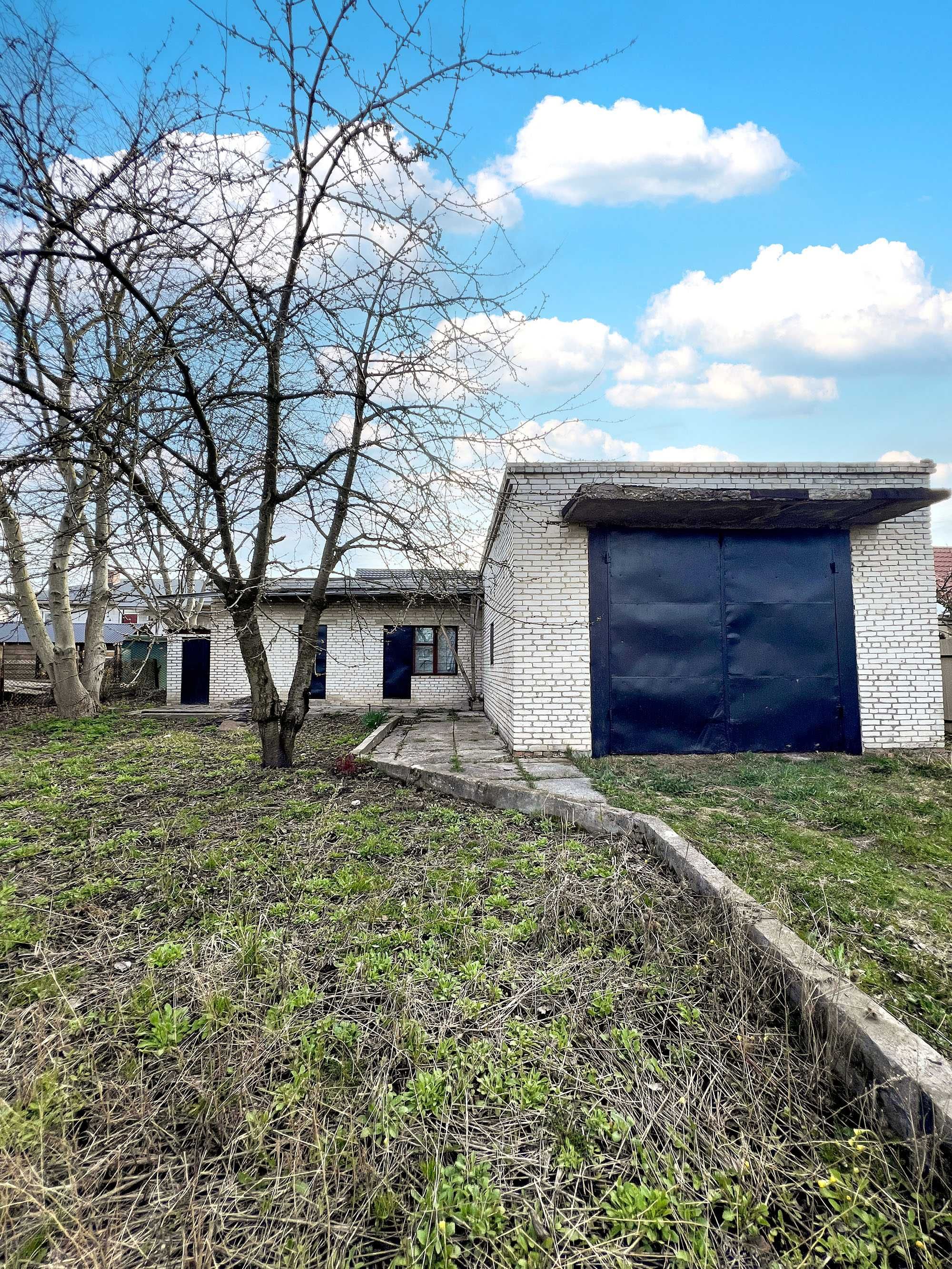 Гаражне приміщення + ділянка для будівництва