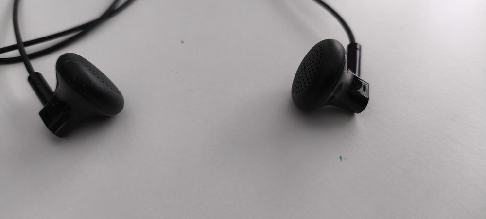 Słuchawki Nokia z mikrofonem 


Słuchawki widoczne na zdjęciu to model