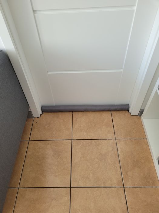 Wyciszacz, wygłuszacz drzwi, pomieszczenia. Pod skrzydło 80 4 szt.