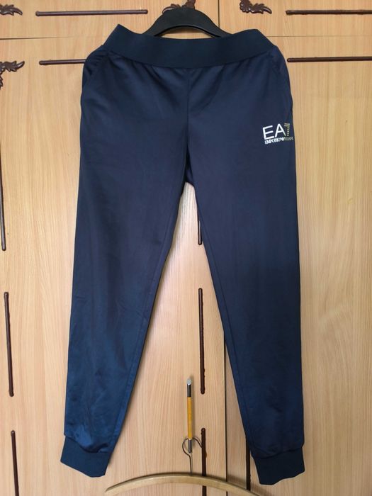 Damskie spodnie dresowe Emporio Armani EA7