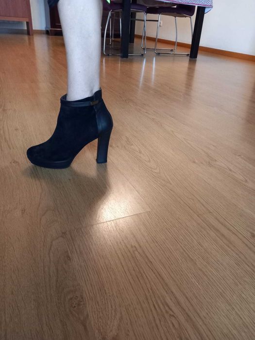 Botas da marca Decénio em pele e camurça Muito bonitas