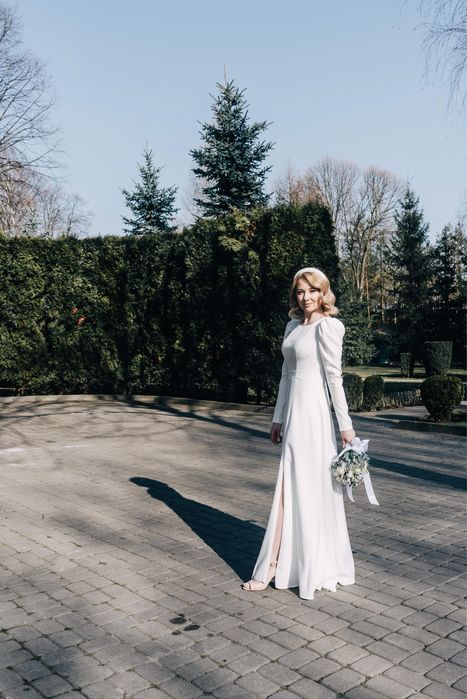 Сукня молочного відтінку, зручна та гарна в ідеальному стані