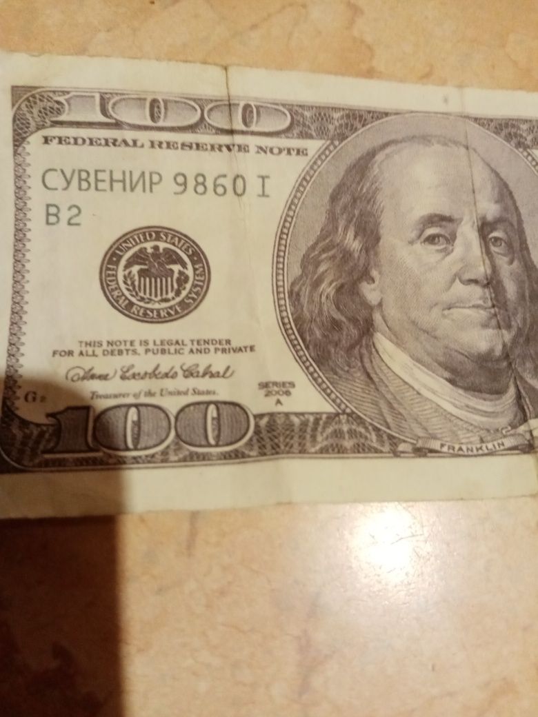 Banknot 100 dolarów z Rosyjskim numerem
