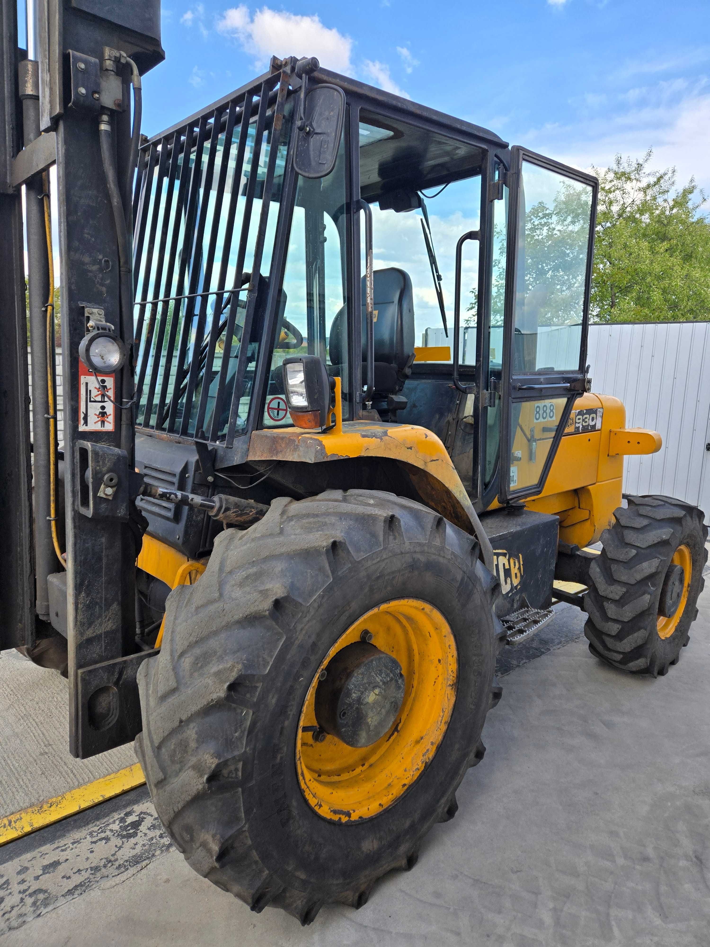 Wózek widłowy terenowy JCB 930 4x2