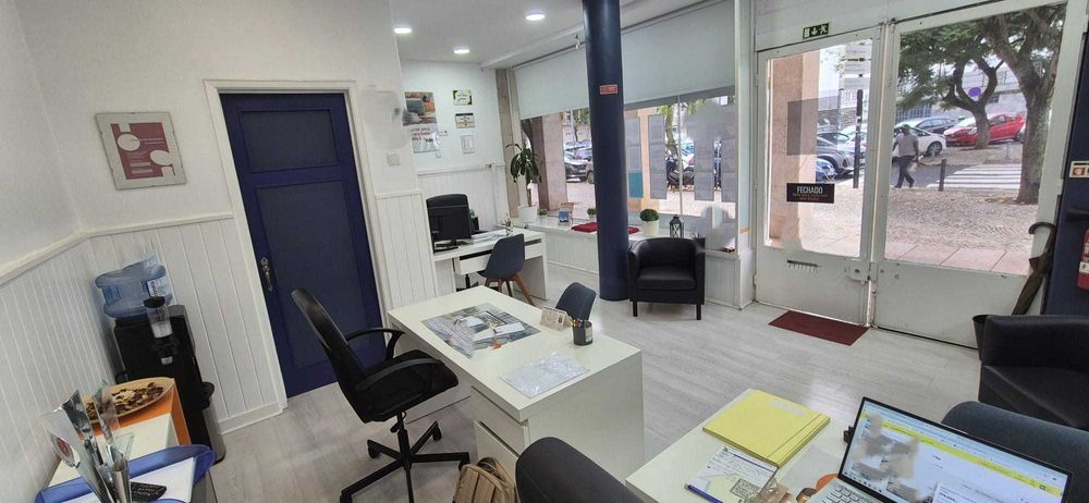 Loja de 64m na Amadora, Venteira, com 2 pisos