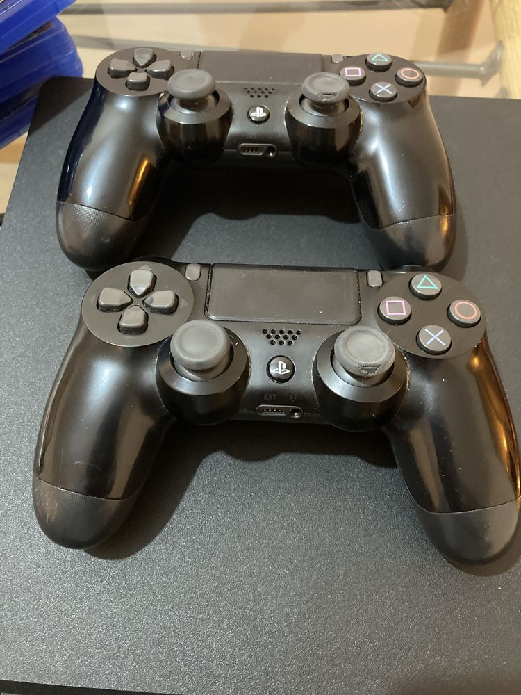PlayStation 4 com 13 jogos