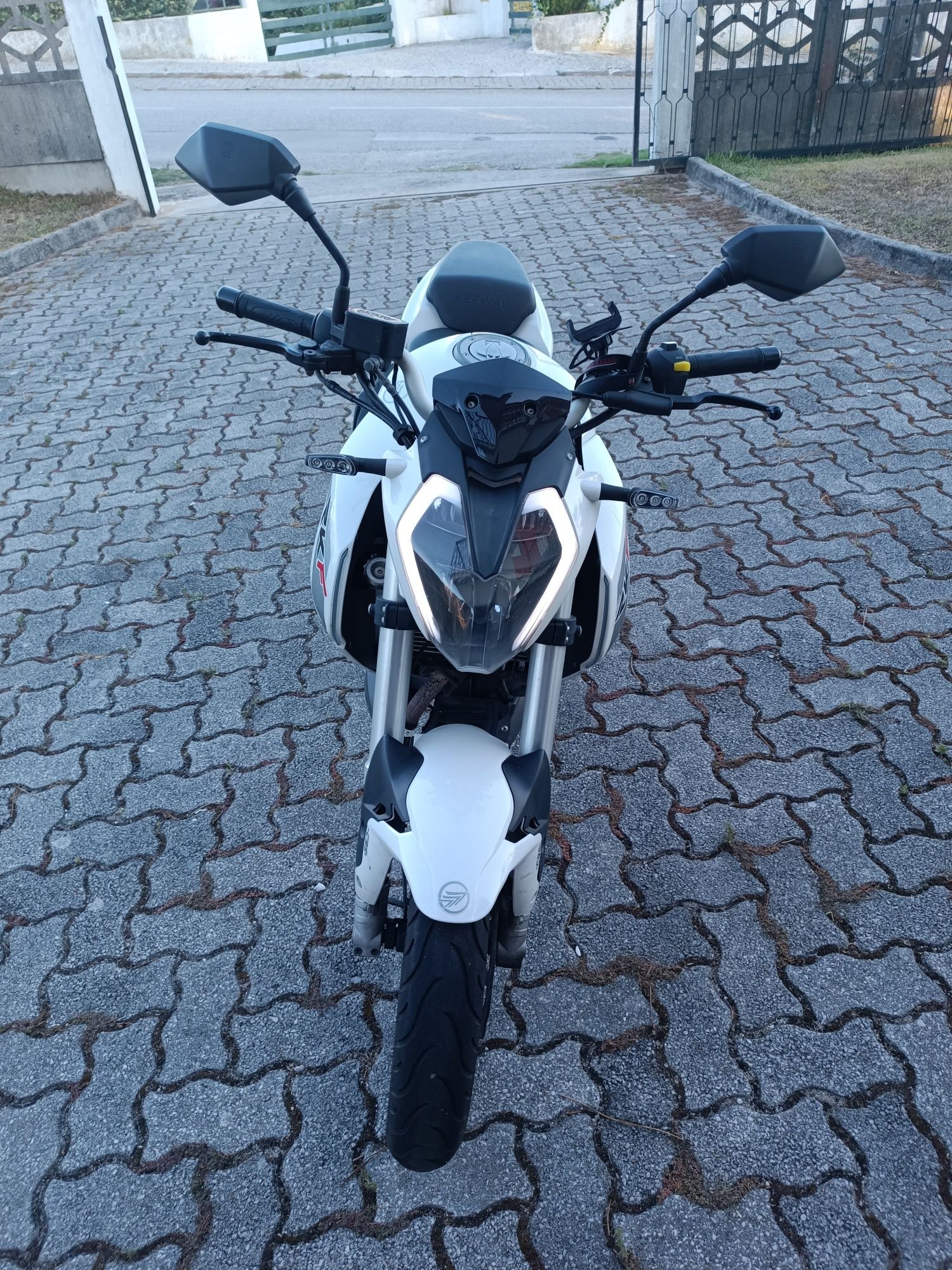 Keeway RKF 125 Branca