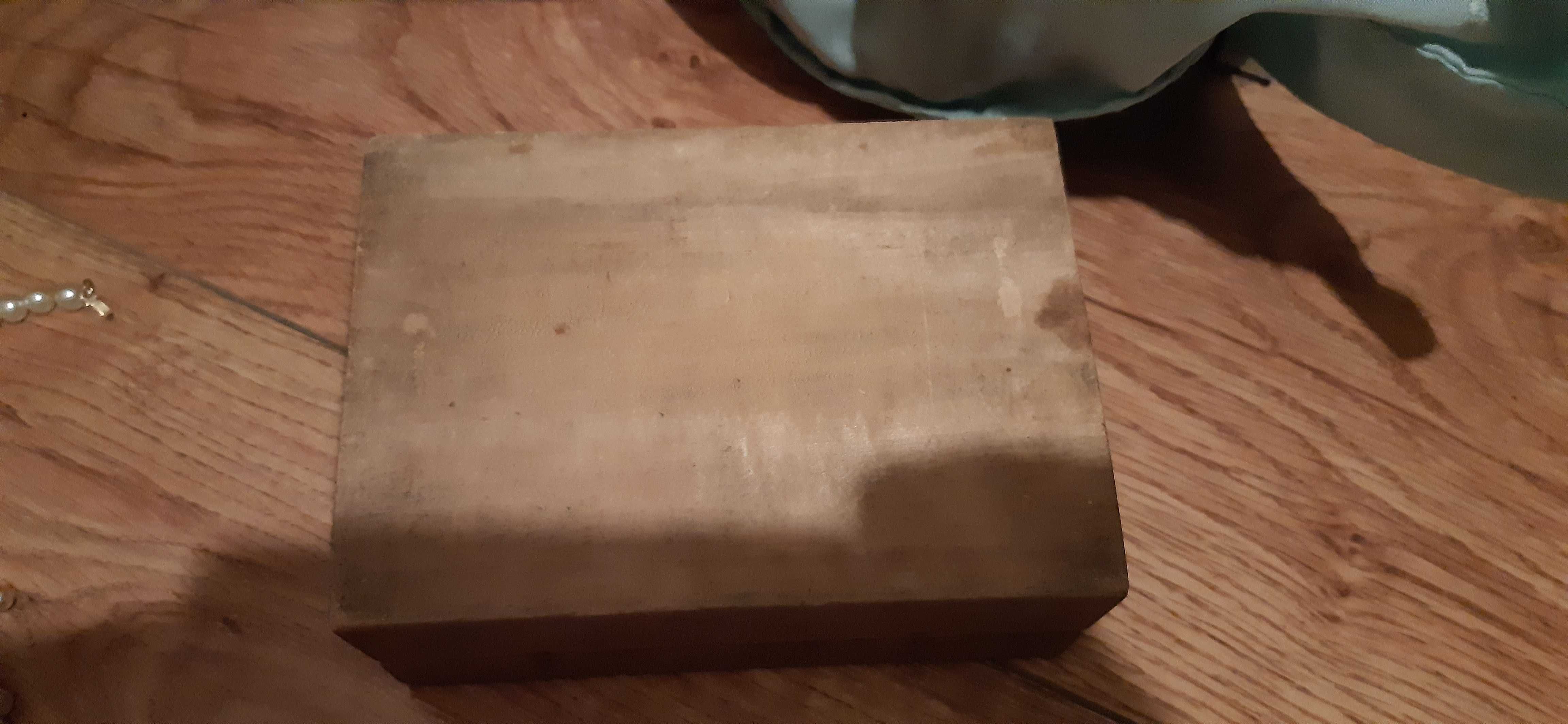 stare pudełko drewniane dla kolekcjonerów