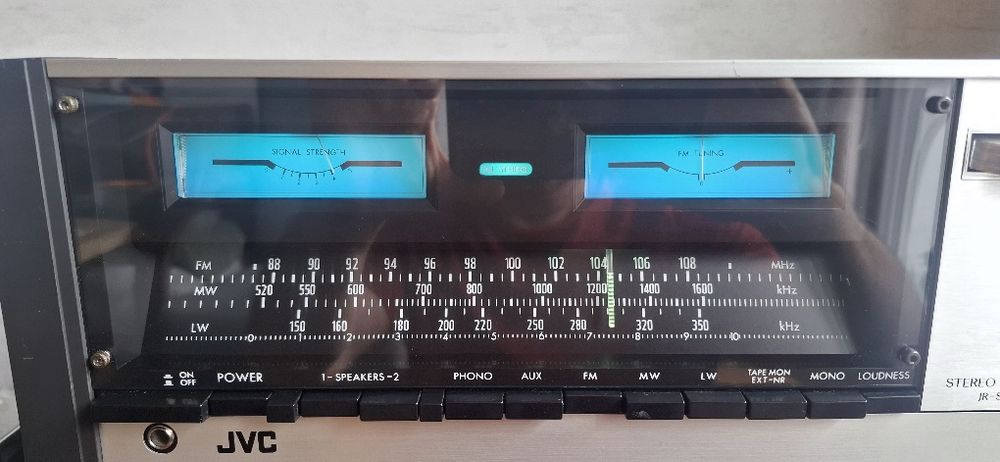 Piękny amplituner firmy JVC JR-S100L.
