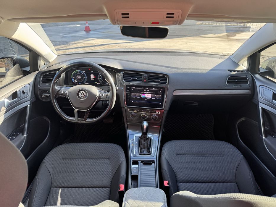 Оренда Авто Довгострокова оренда Volkswagen e-Golf Dacia Sprint