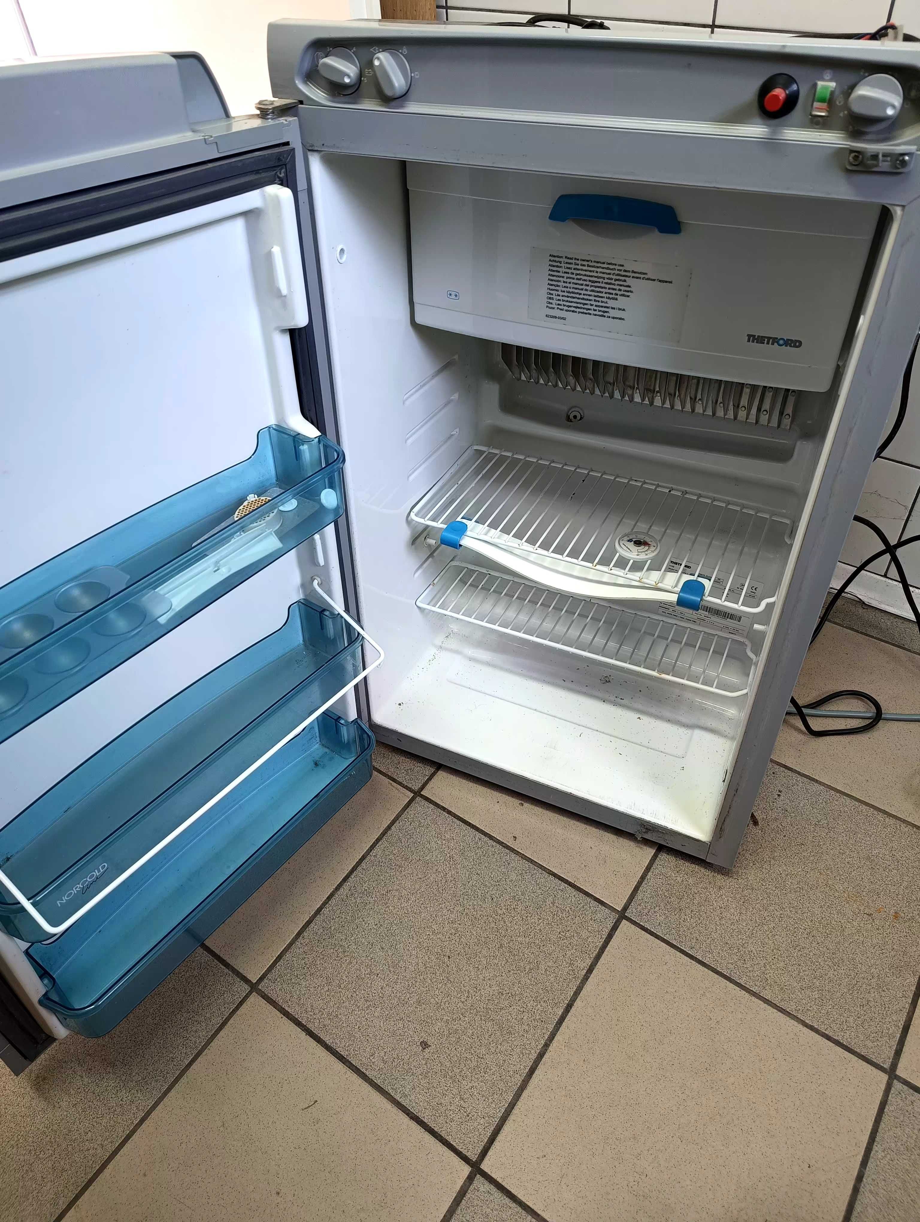 lodówka turystyczna przyczepy kampera 230V 12V gaz Thetford Elektrolux