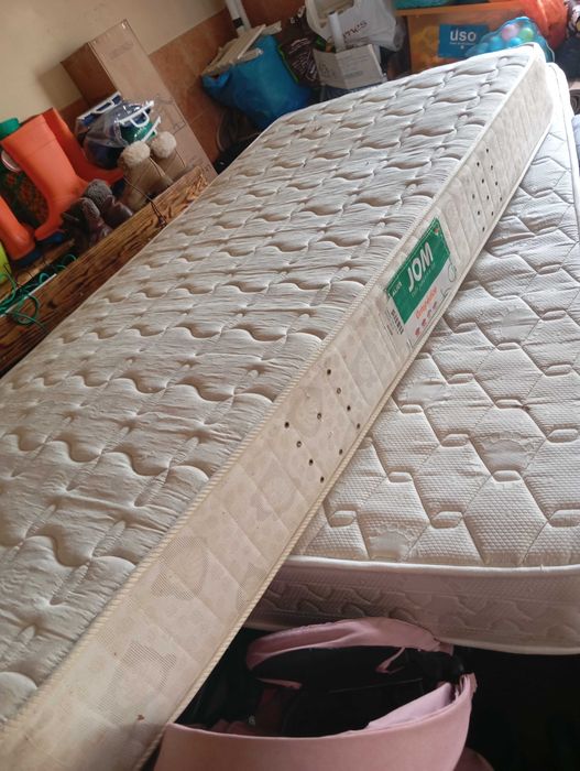 Cama solteiro c/ 2 colchões