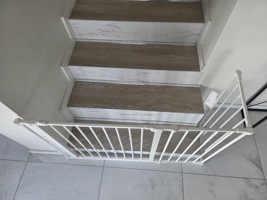 Barierka schodowa łamana